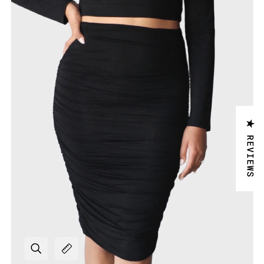 Elegant Black Knee-Length Ruched Pencil Skirt